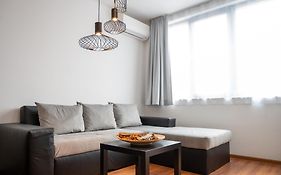 Sunny 1Bdr Apartment Near Center